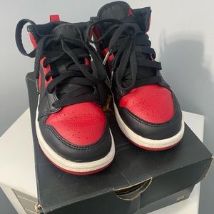 Jordan 1 Mid Boys size 1